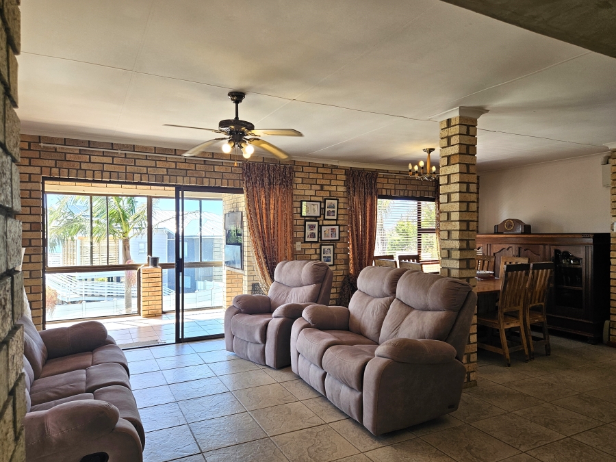 6 Bedroom Property for Sale in Wavecrest Eastern Cape